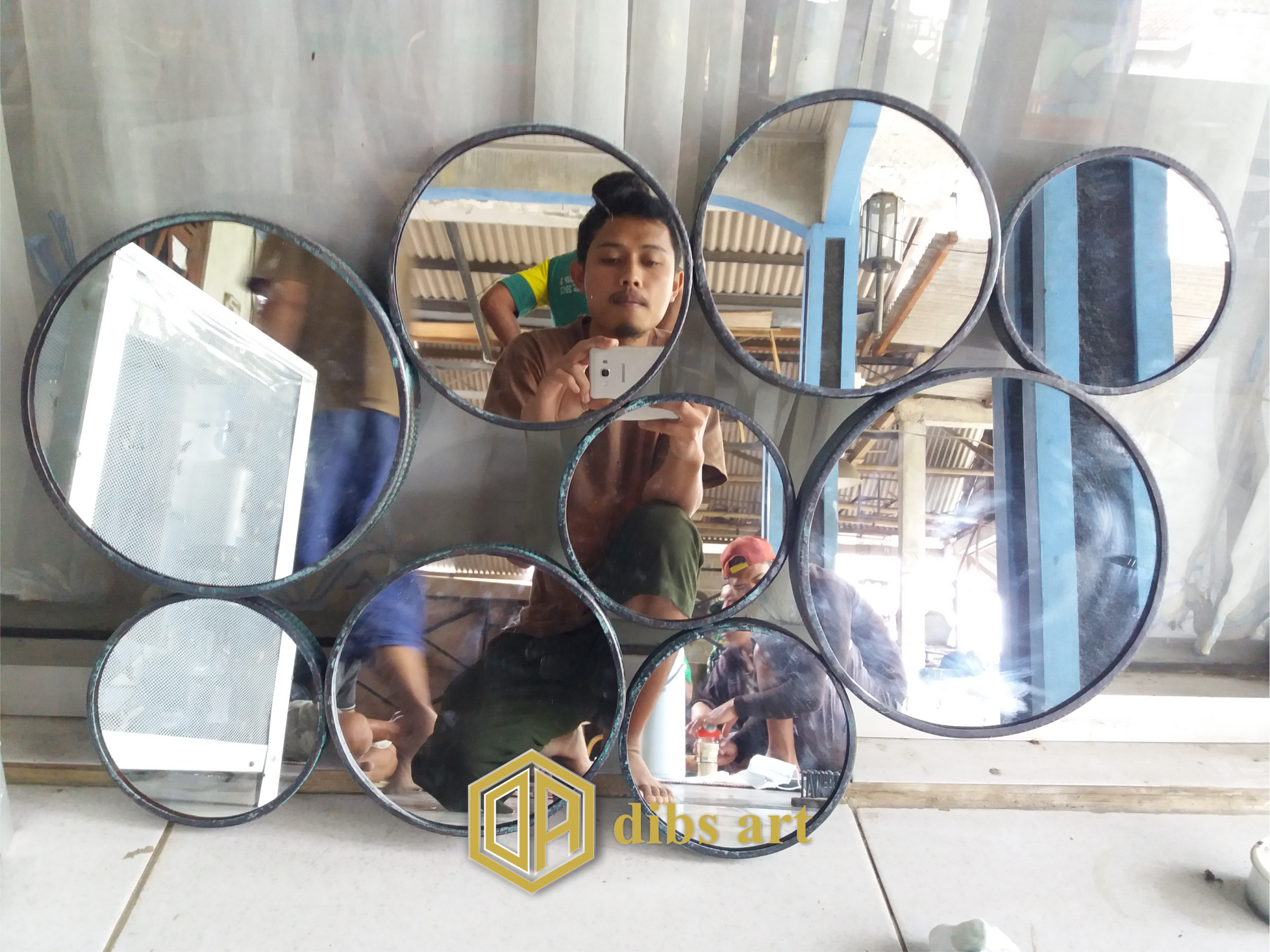 cermin tembaga bulat antik