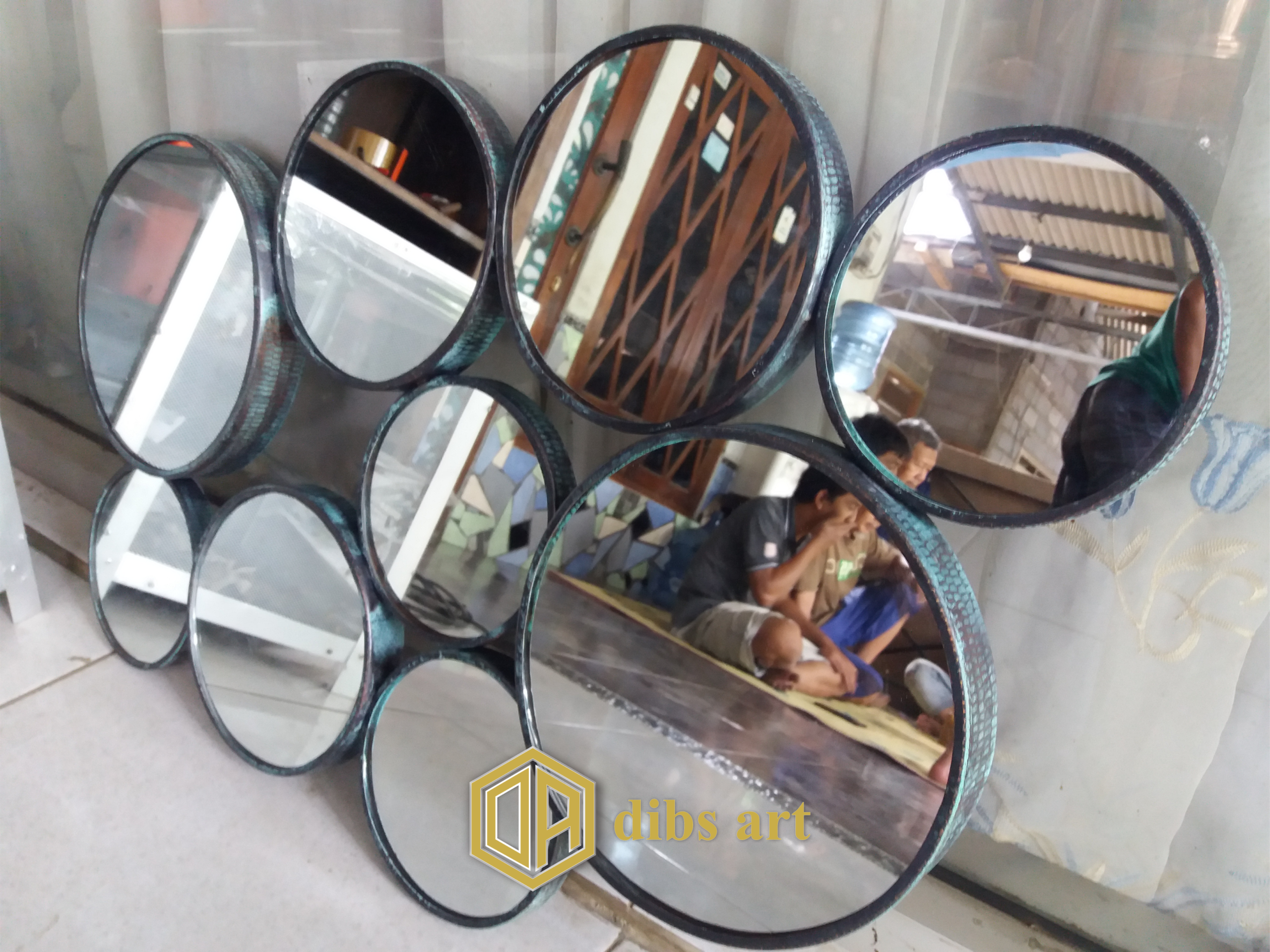 cermin tembaga bulat hitam biru handmade Dibs Art