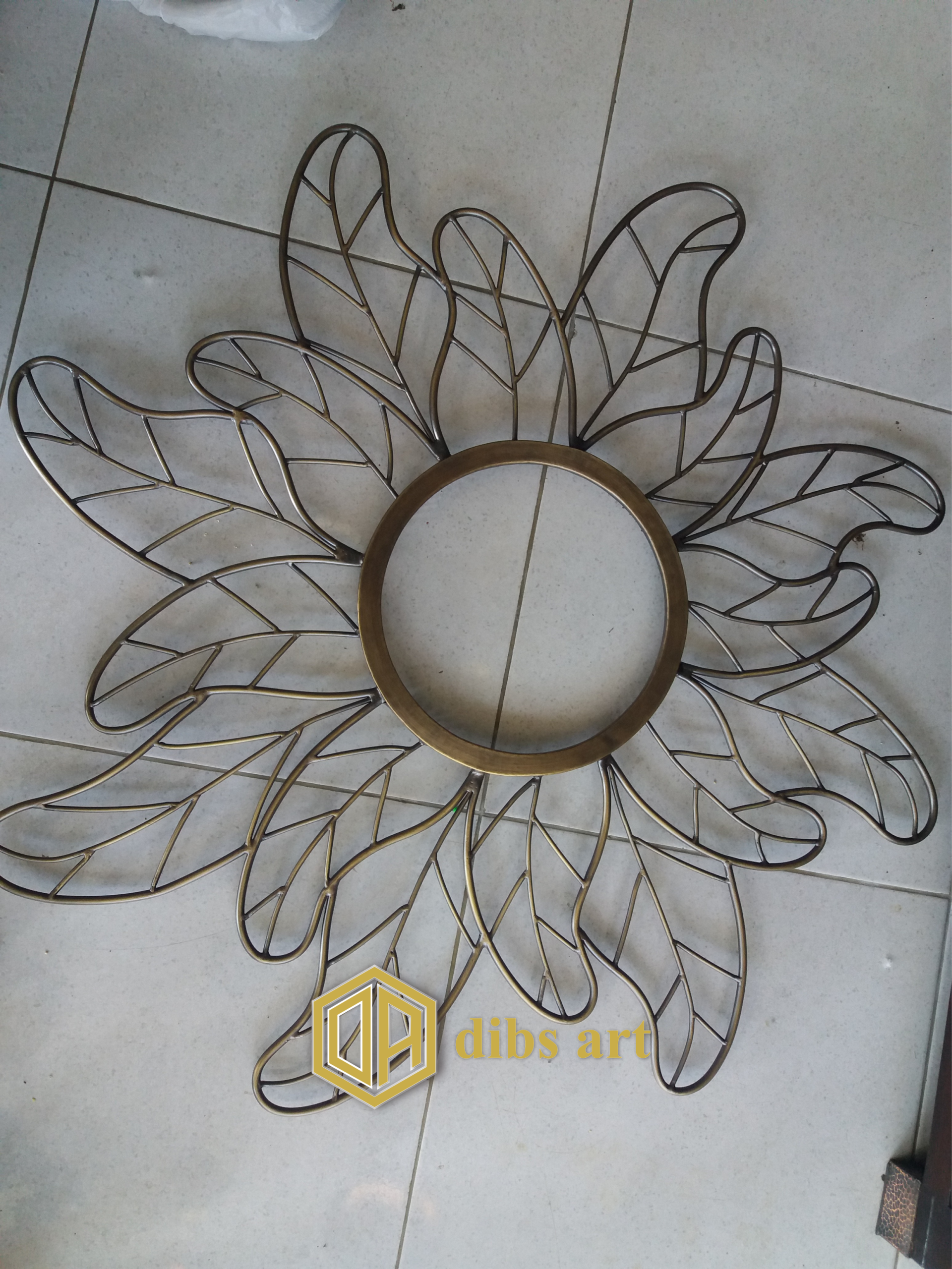 frame cermin dinding kuningan