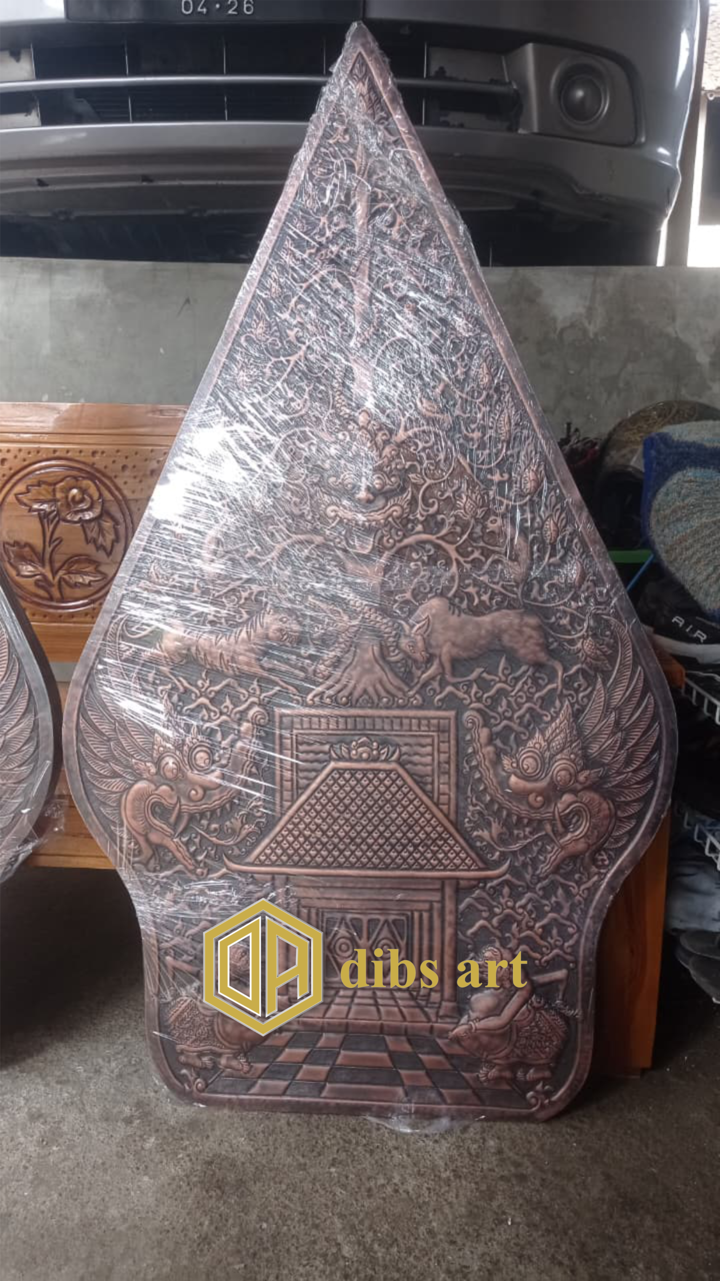 gunungan wayang tembaga