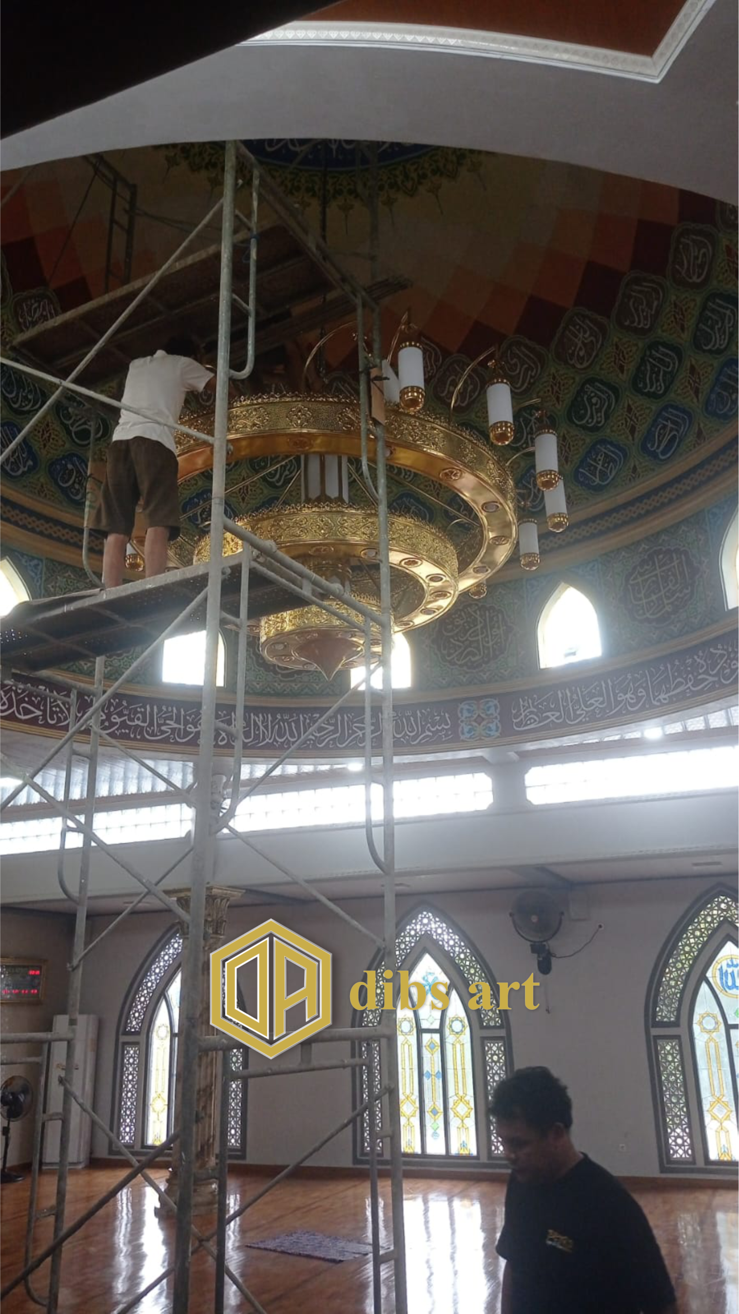 lampu gantung nabawi kuningan 3 tingkat dipasang