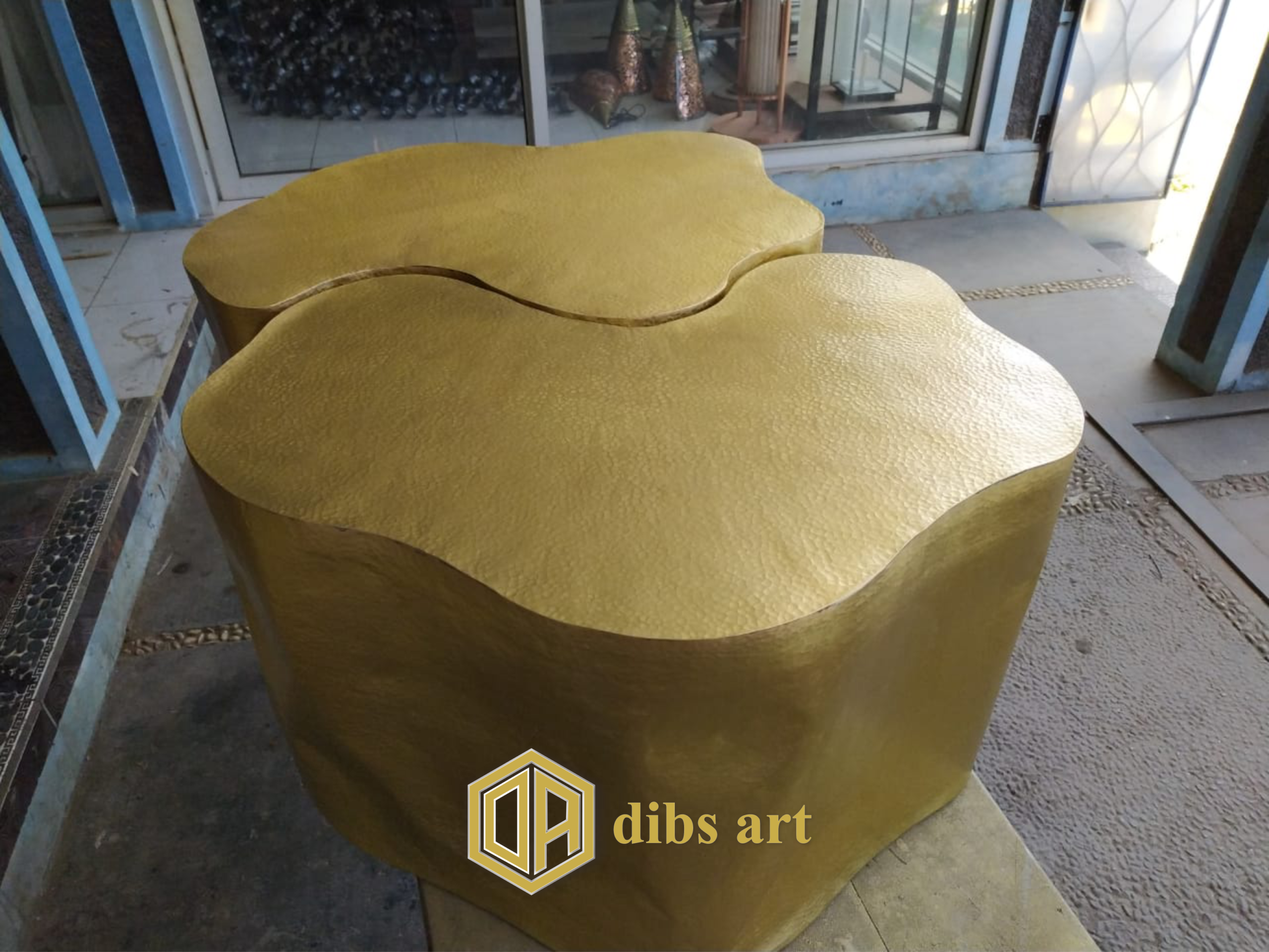 meja kuningan model kayu