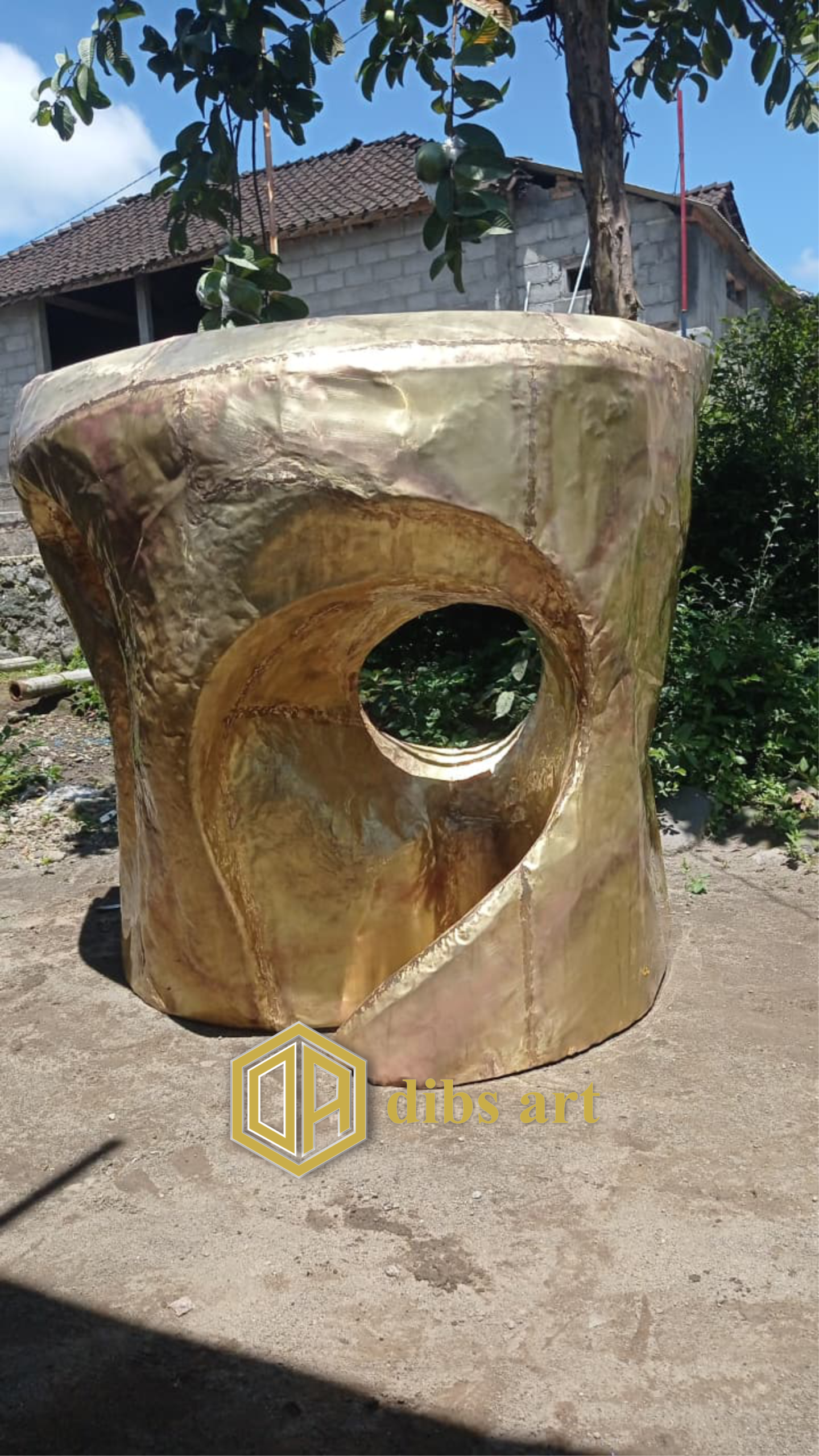 ornamen kuningan batu seni