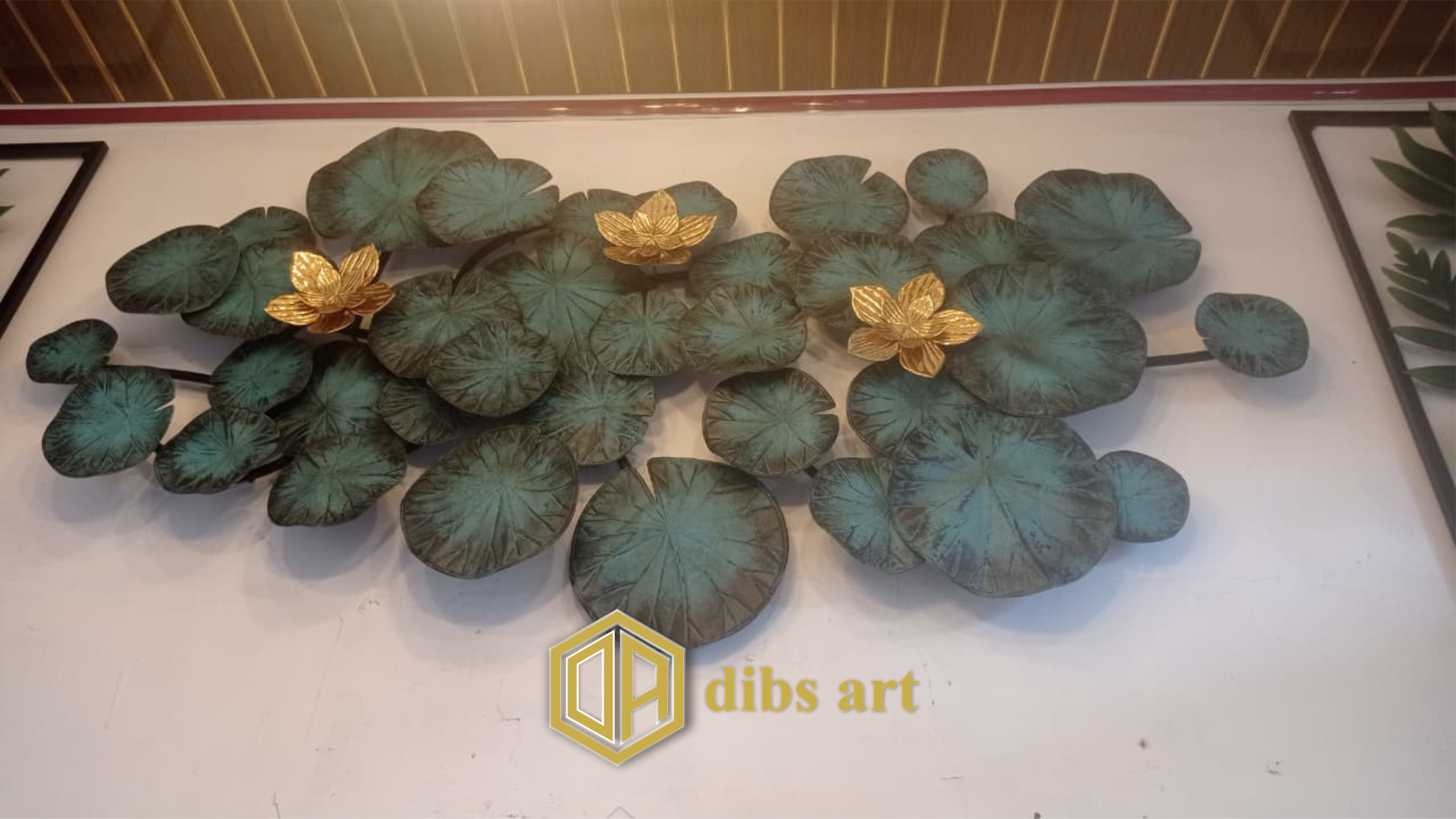 wall decor kuningan teratai
