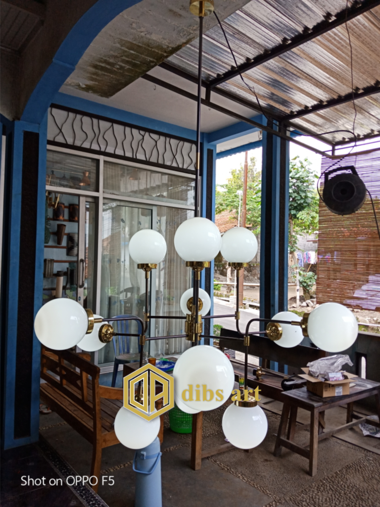 lampu gantung kuningan minimalis kafe