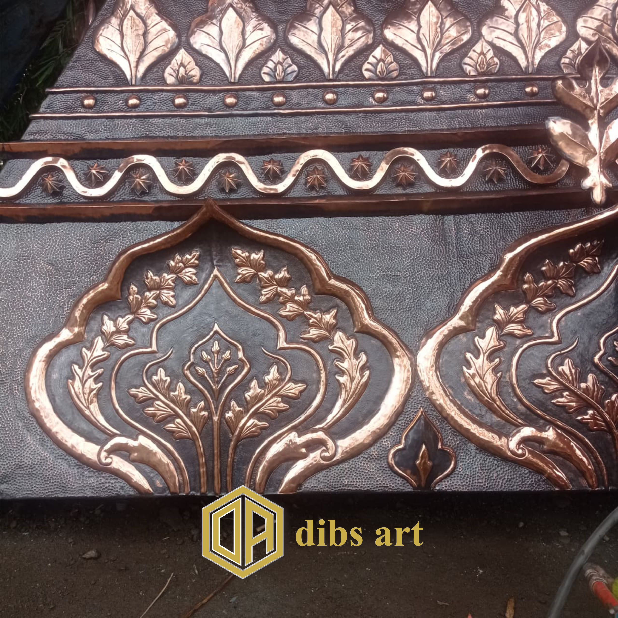 makara tembaga klasik ukir