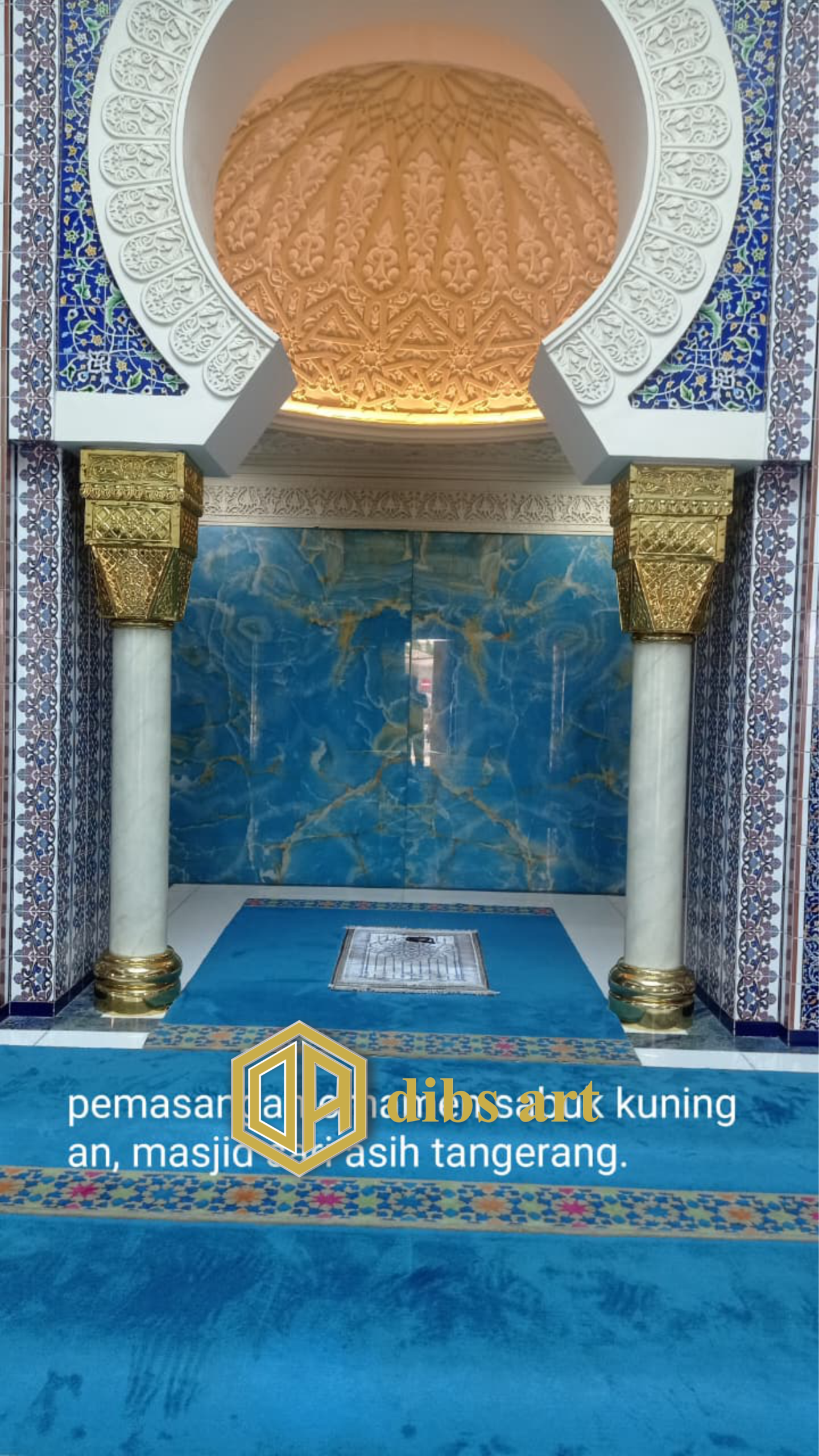 ornamen kuningan tiang masjid