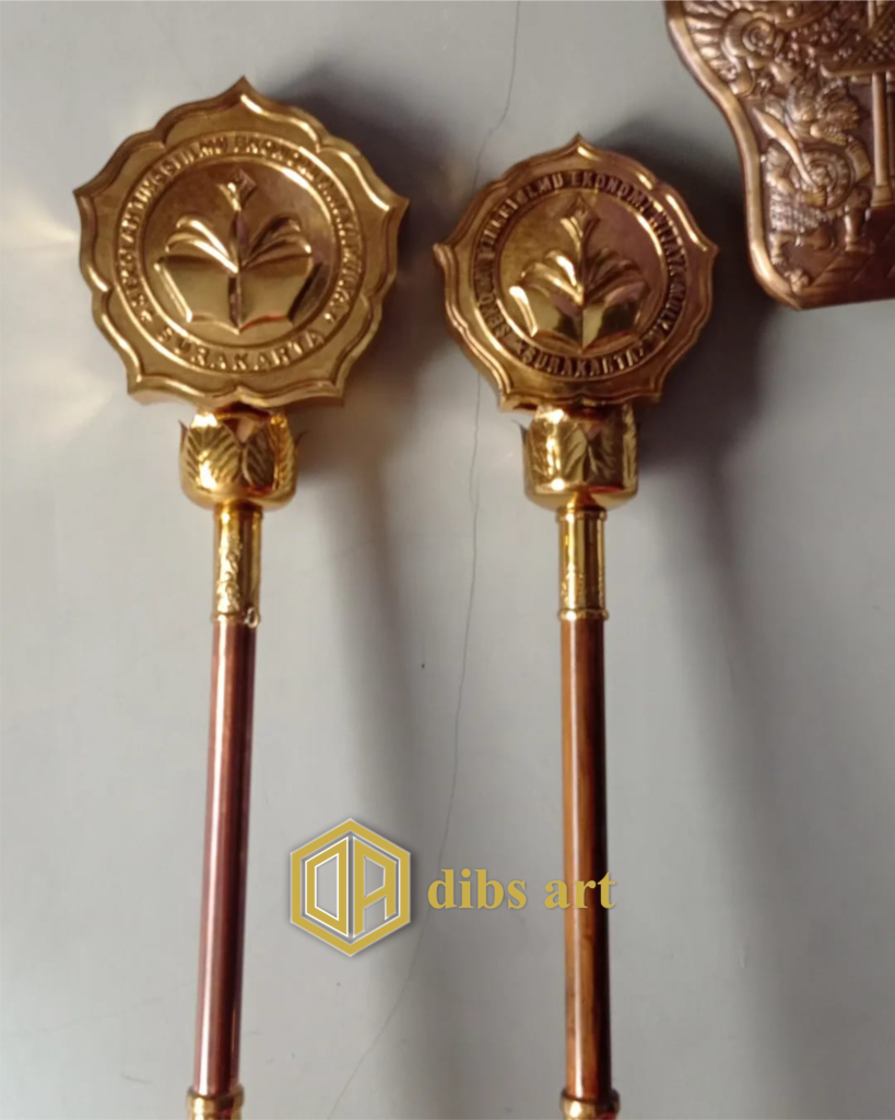 Souvenir Kuningan Logo Custom Elegan untuk Branding dan Event souvenir kuningan logo