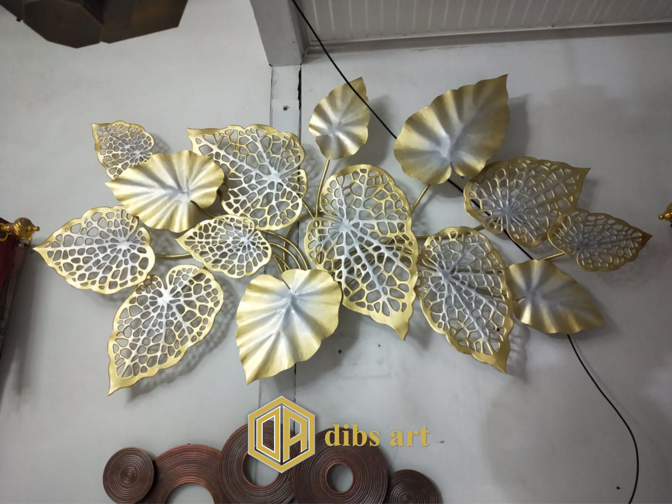 wall decor kuningan daun daun
