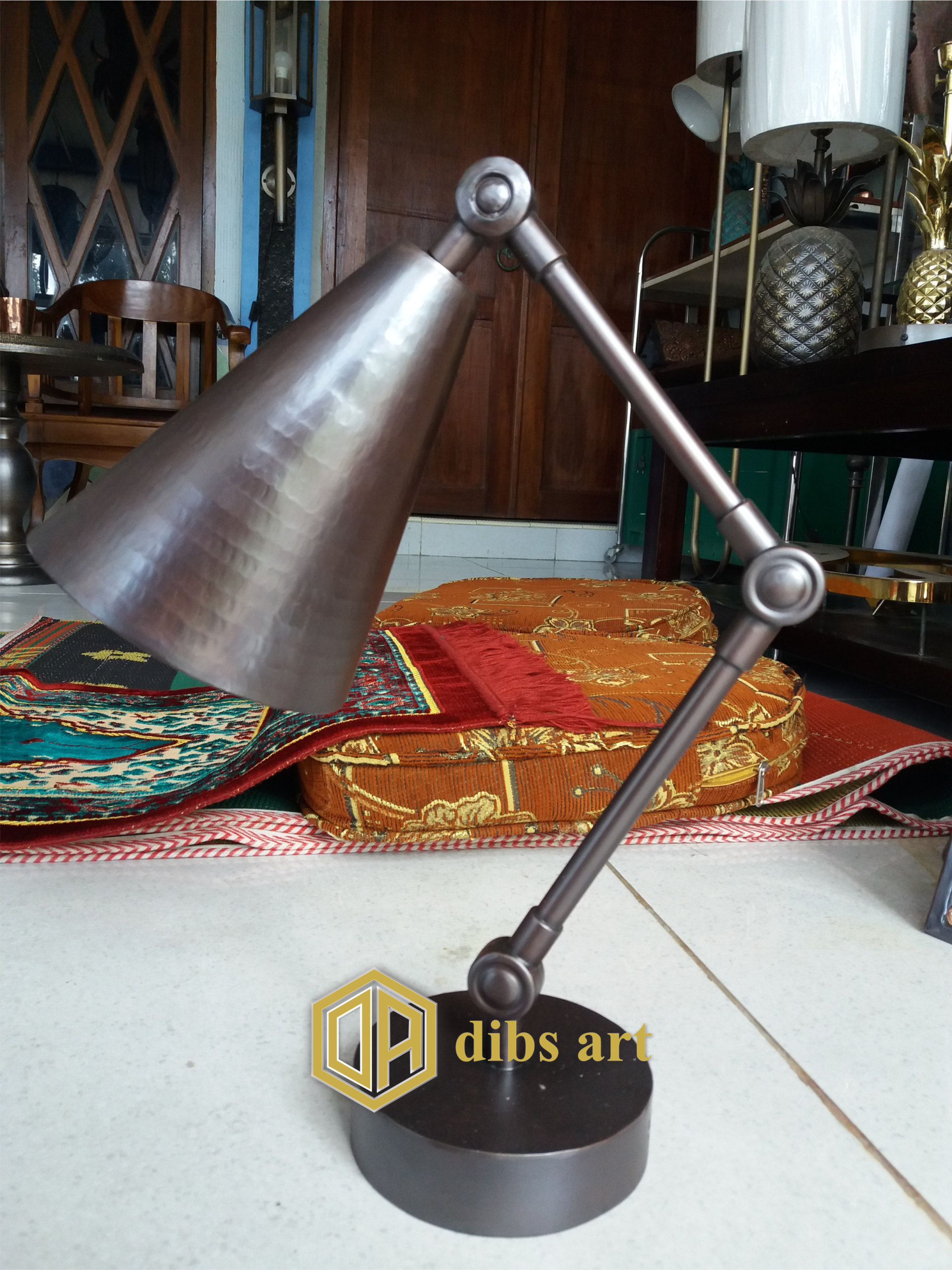 lampu meja kuningan warna hitam