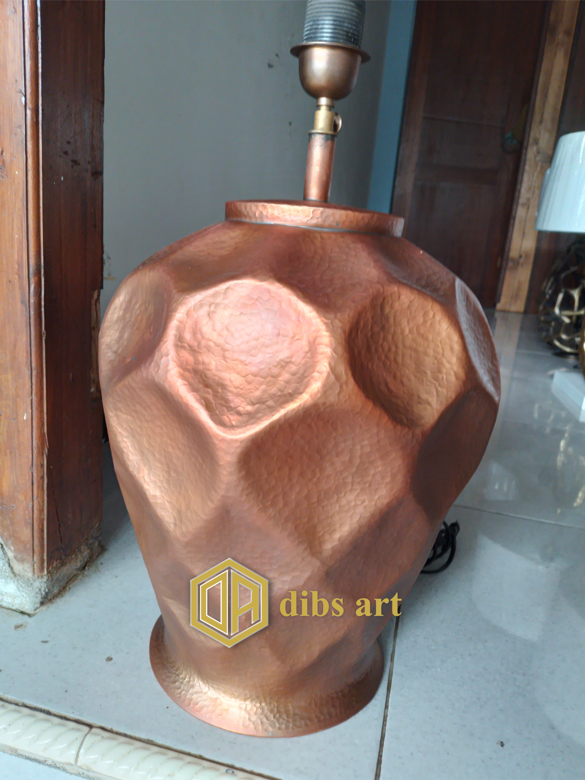 lampu meja tembaga seni