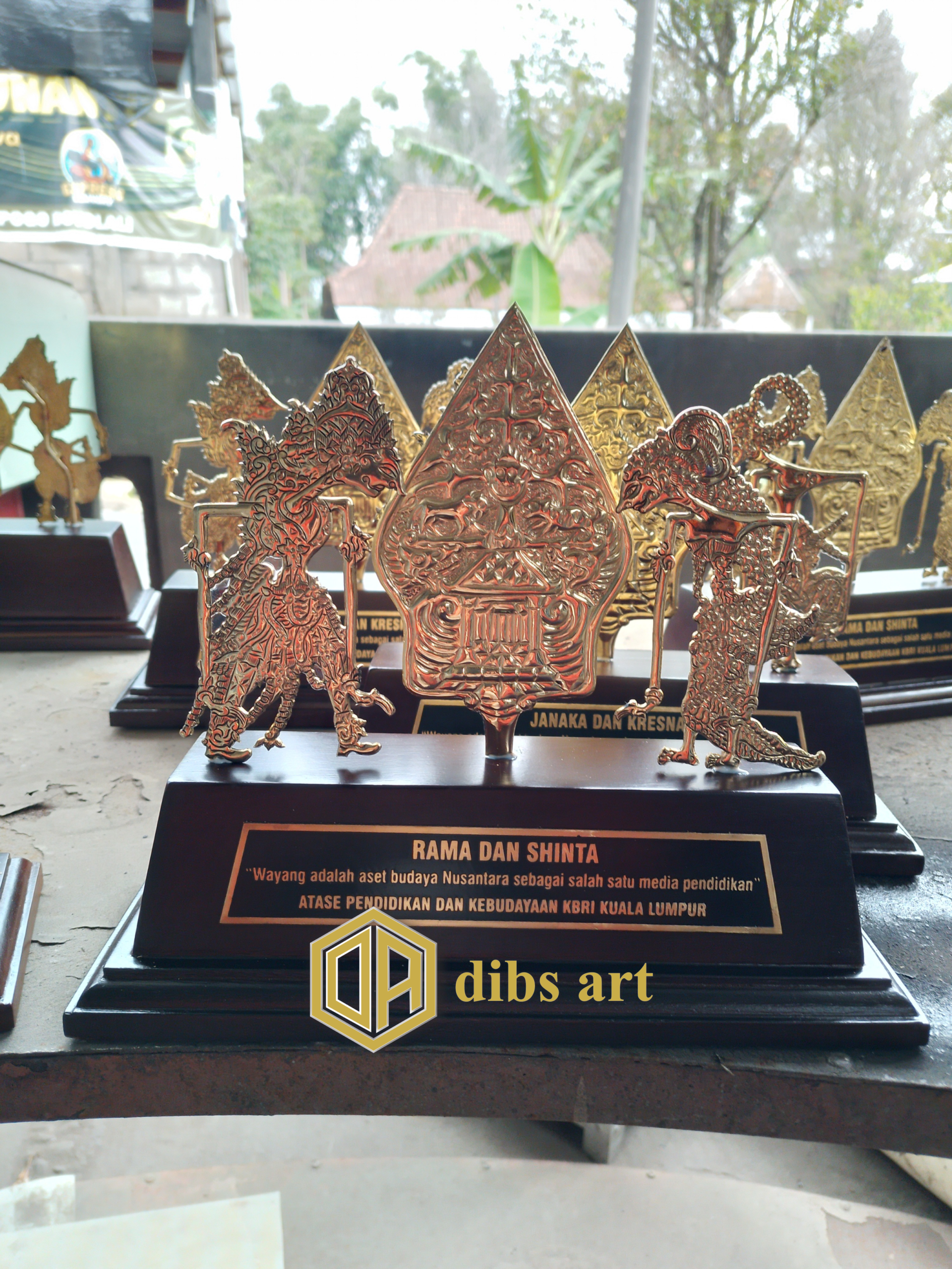 souvenir kuningan wayang rama sinta
