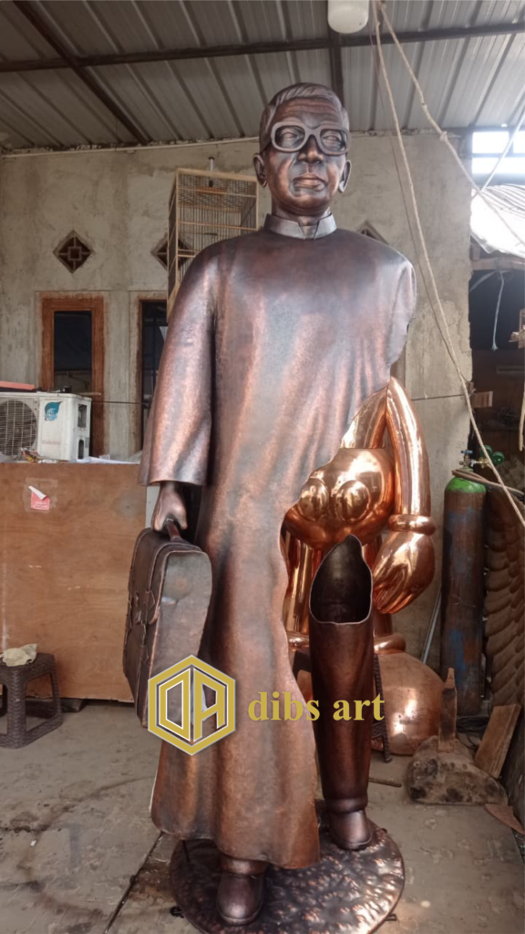 patung tembaga tokoh 3