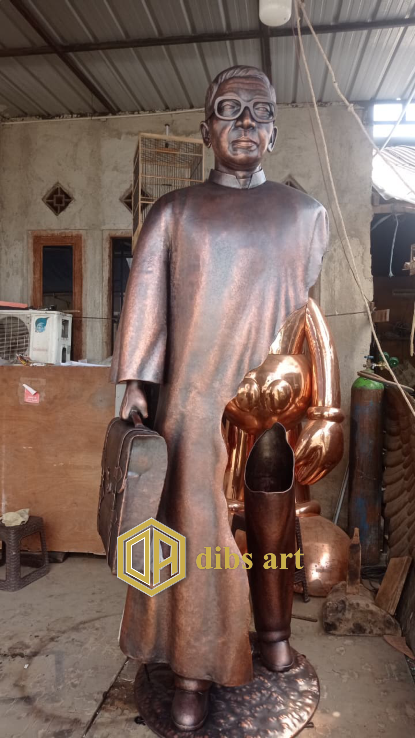patung tembaga tokoh 3